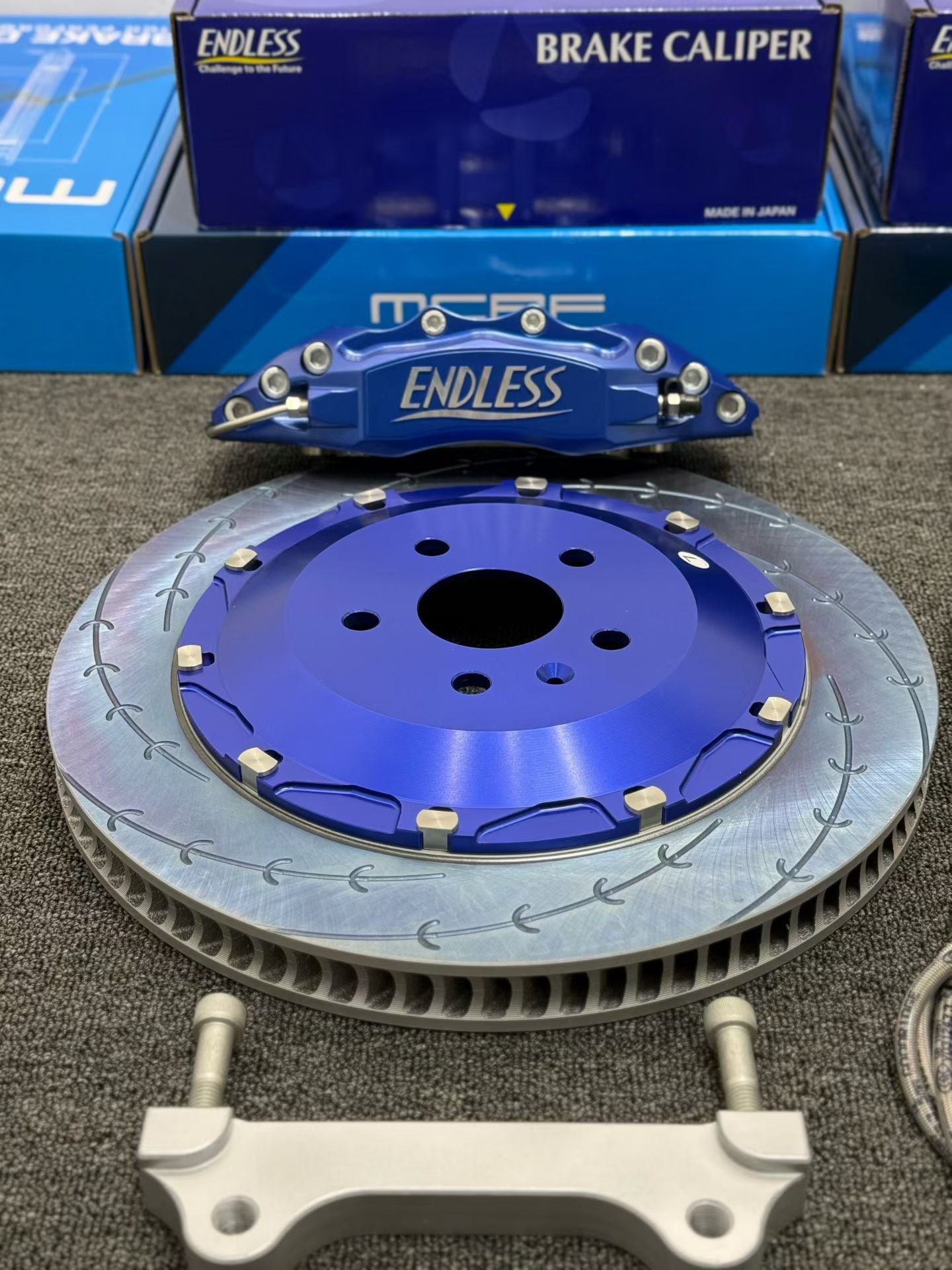 ENDLESS EC670 6POT Calipers + MX72 Pads + ROTOR SLOTTED 380MM -Big Brake Kit (Copy)