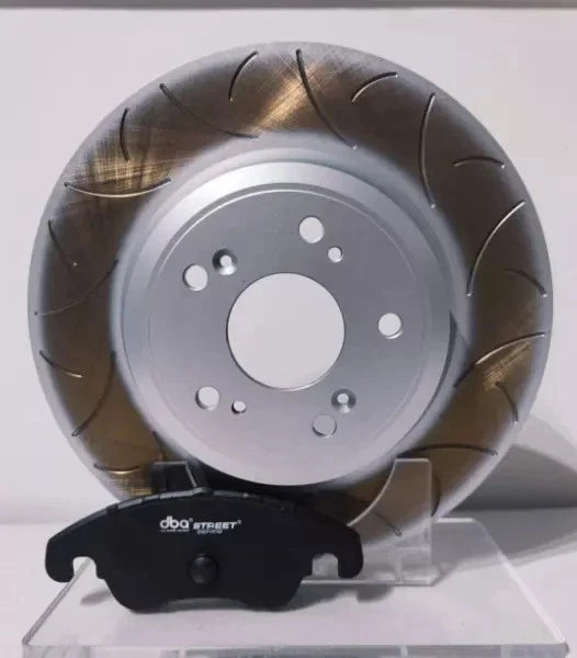 2X. QFM PREMIUM PAIR BRAKE SLOTTED TY2 ROTOR + PERFORMANCE PADS UPGRADE KIT FOR KIA SORENTO UM FRONT 2015-2020