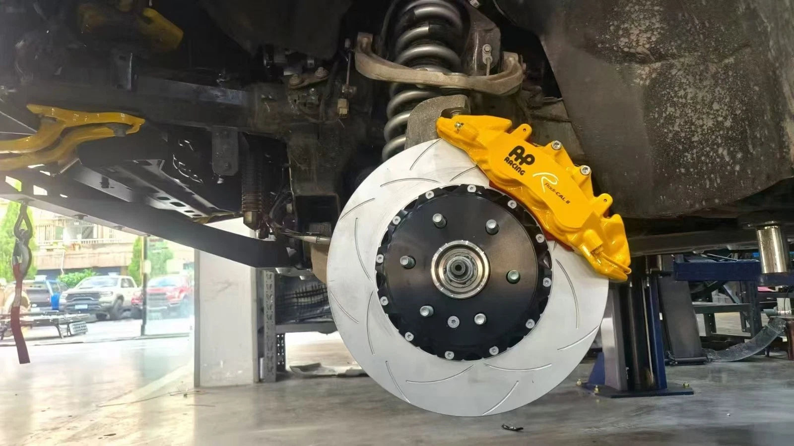 AP RACING CP9560 + CP9541 AP RACING CALIPERS + 390MM/380MM SLOTTED ROTORS BIG BRAKE KIT FRONT+REAR  FITS RAM1500 RAMS DT